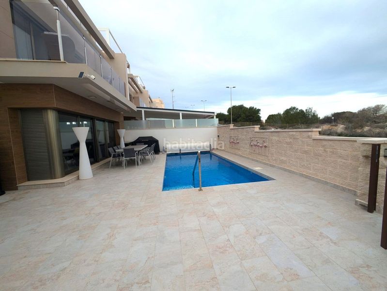 Foto 979b1246-d9dd-4edc-942a-53086bb5a831. Xalet amb piscina a Los Almendros Orihuela
