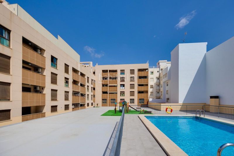 Foto 094f3bf2-efc1-4b06-aa06-66ce48a50915. Apartament amb piscina a Antonio Machado Torrevieja