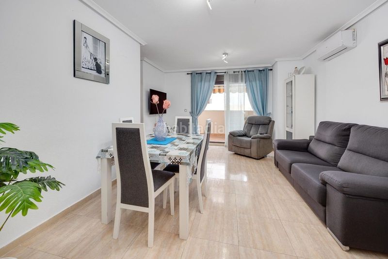 Foto ea1f9487-54a7-4a60-8f80-b2614a5322f4. Apartament amb piscina a Antonio Machado Torrevieja