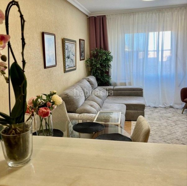 Foto 4d735e65-322c-4738-8d60-51206791e2a2. Apartament amb piscina a Aguas Nuevas Torrevieja