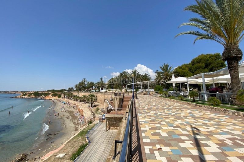 Foto a8bccae8-e10b-4f40-a698-1cbea70aec3c. Xalet amb piscina a Punta Prima Orihuela