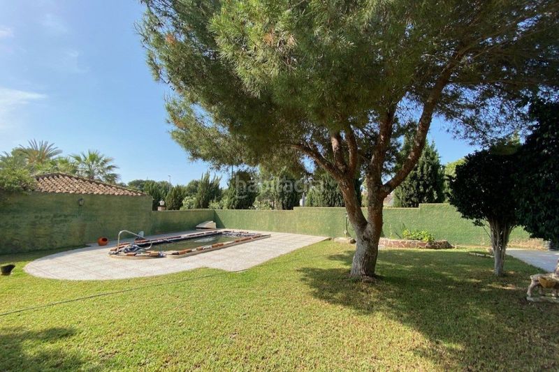 Foto c5be2707-7c36-4c9b-b95d-44f402087774. Xalet amb piscina a Punta Prima Orihuela