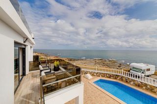 Xalet  N/a. Fantástica villa en primera línea de playa!
