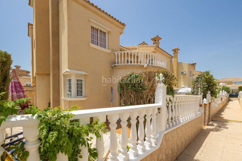 Foto a5b4c2ee-9193-444a-9873-09f363bcf7f1. Casa adossada amb piscina a Playa Flamenca Orihuela