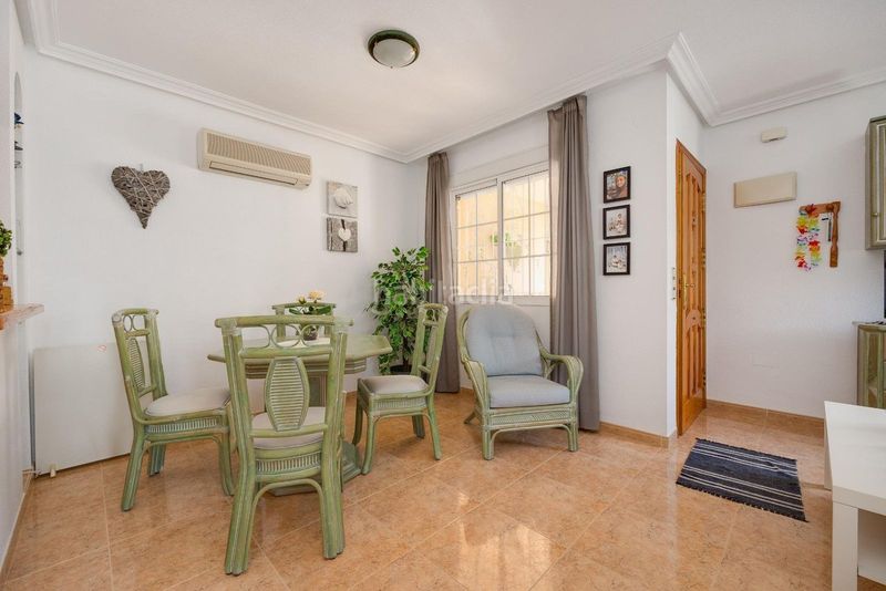Foto c1beb044-21a7-4b7b-91bf-e64f19e68b3c. Casa adossada amb piscina a Playa Flamenca Orihuela