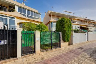 Casa a schiera  N/a. Amplias y bien planificadas casas adosadas en esquina, cerca de