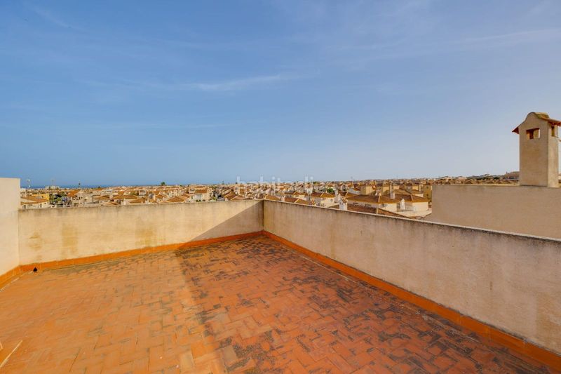 Foto 34a105d5-498d-443f-90aa-1912c80ab5e8. Casa adossada amb aparcament piscina a Playa Flamenca Orihuela