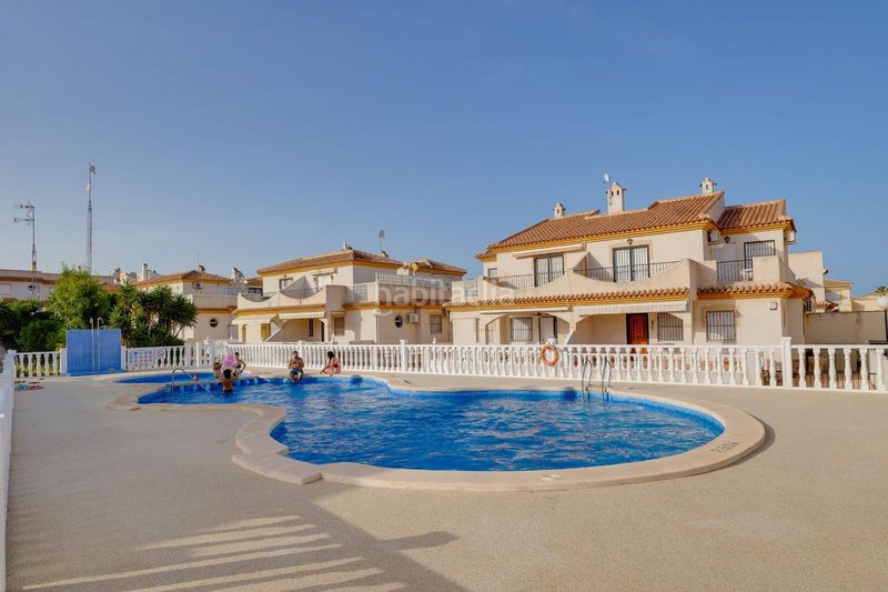 Foto 6bfa7d45-d625-4d45-815a-1443ba5252dc. Casa adossada amb aparcament piscina a Playa Flamenca Orihuela