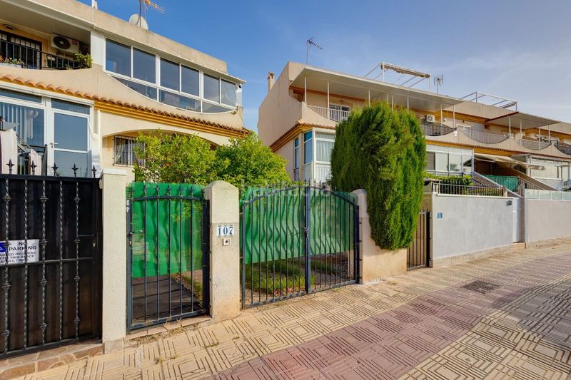 Foto a852ccde-a788-4e3e-bfd4-f198bf2164f6. Casa adossada amb aparcament piscina a Playa Flamenca Orihuela