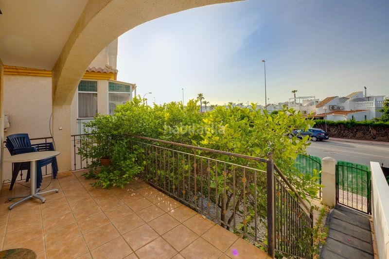 Foto f731e8f1-69a4-4470-bc32-39f8301e2665. Casa adossada amb aparcament piscina a Playa Flamenca Orihuela