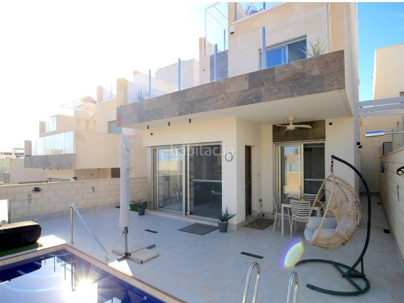 Foto be0987ee-ad29-4d04-93b6-b3d184370f16. Xalet amb piscina a Los Almendros Orihuela