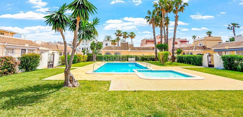 Foto 1cad2d2e-a47f-4bd8-918c-ae1a6f6b3fce. Casa adossada amb aparcament piscina a Centro Alcázares (Los)