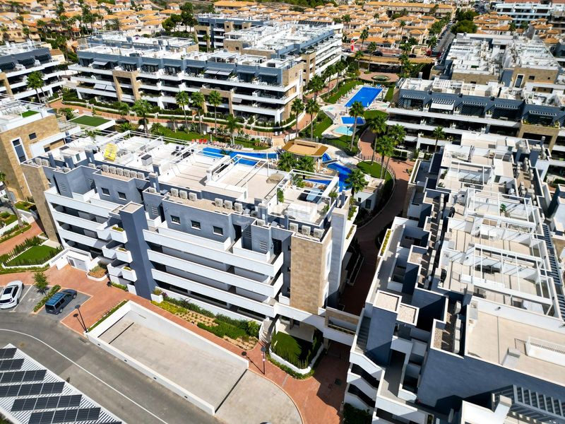 Foto bed3442e-5871-46f3-9282-0b9bfe3e5f4e. Apartament amb piscina a Playa Flamenca Orihuela