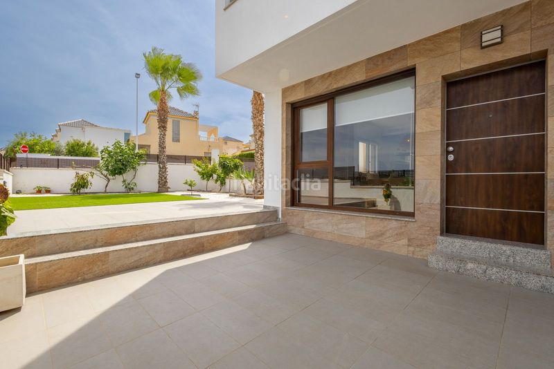 Foto 06ba73d0-0550-4c2e-89d5-7fd90fdb1dbc. Casa adossada amb piscina a Los Balcones-Los Altos Torrevieja
