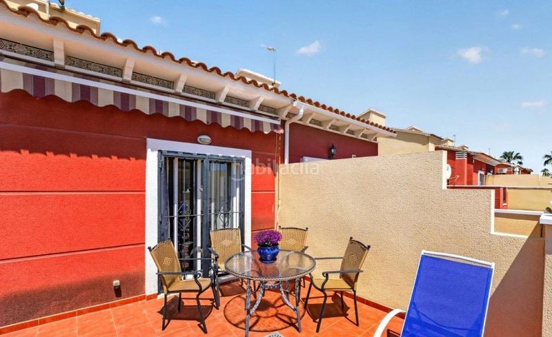 Foto 23c5632a-2542-41a3-b139-95addfc611af. Casa adossada amb piscina a Aguas Nuevas Torrevieja