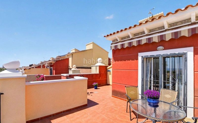 Foto 25751c43-ec90-4d34-bf3a-0fe5872097d4. Casa adossada amb piscina a Aguas Nuevas Torrevieja