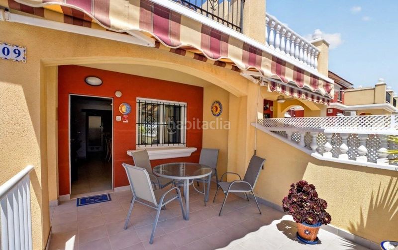 Foto be719670-f53b-4e6f-bf84-2797ba6c935d. Casa adossada amb piscina a Aguas Nuevas Torrevieja