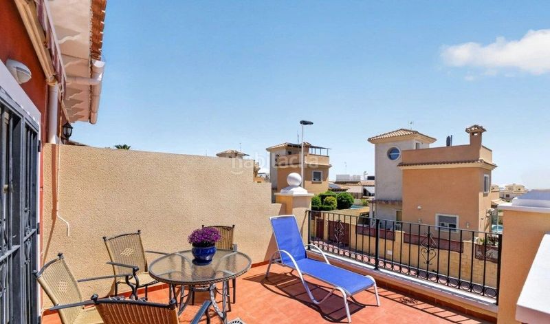 Foto c86a7aa2-ef84-4631-bfa9-88cd0eab8592. Casa adossada amb piscina a Aguas Nuevas Torrevieja