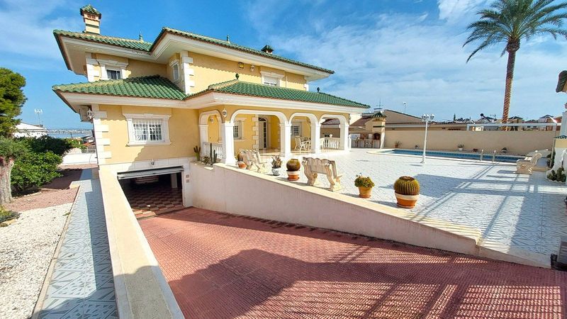 Foto 09c3a437-69a0-4624-a88d-cddda2d20a58. Xalet amb aparcament piscina a Los Balcones-Los Altos Torrevieja