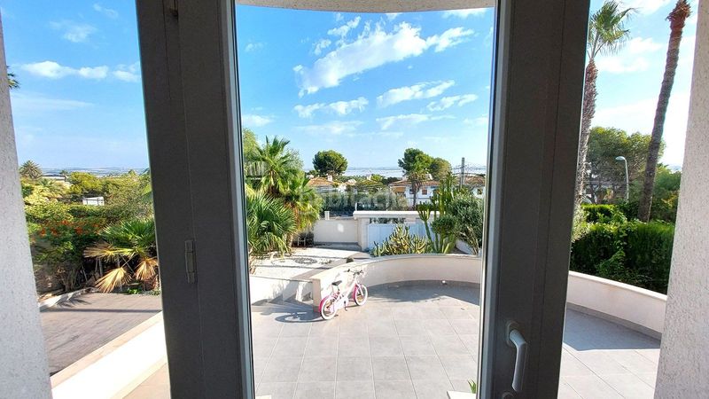 Foto 08e1e4aa-7071-466c-9bca-99c782a0fae8. Xalet amb aparcament piscina a Los Balcones-Los Altos Torrevieja