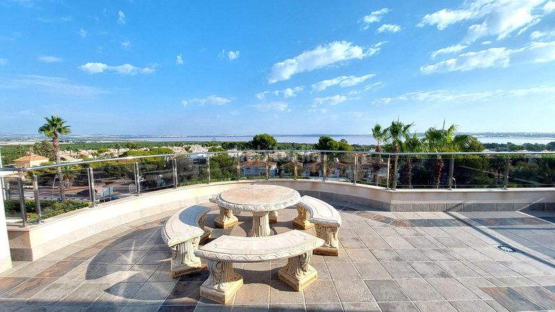 Foto be15fd20-dfe3-4b6e-a33f-1abdd5a22e66. Xalet amb aparcament piscina a Los Balcones-Los Altos Torrevieja