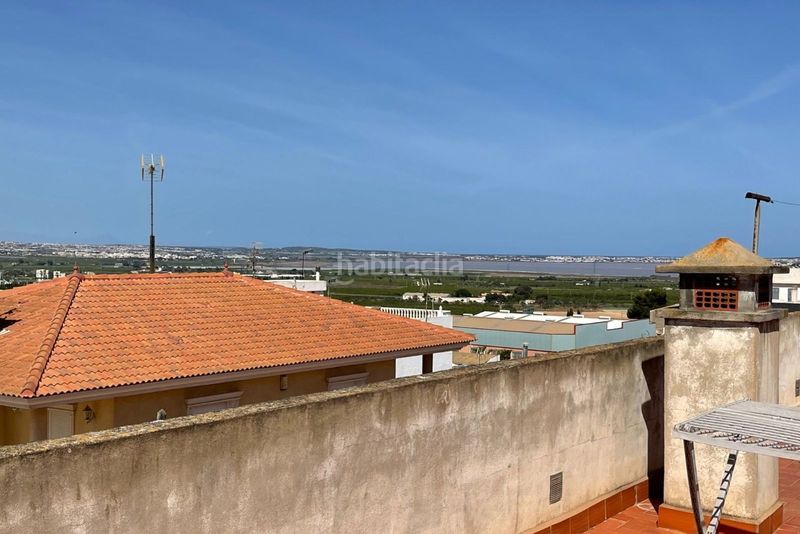 Foto 32776ffe-d1c6-4d05-80df-44718d1139e4. Casa adossada a San Miguel de Salinas