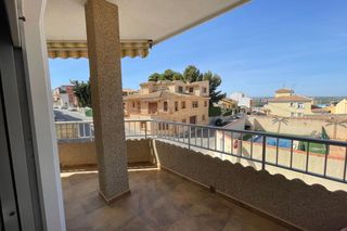 Casa adossada a San Miguel de Salinas. Adosado amplio con solárium privado!
