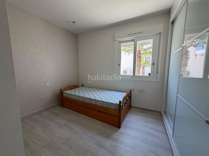 Foto 69732e0f-aeee-40dc-a125-7a56c8f2a9de. Apartament amb aparcament piscina a Aguas Nuevas Torrevieja