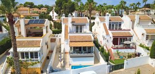 Chalet  N/a. Fantástica villa con piscina privada!