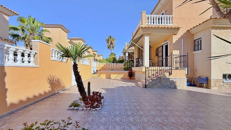 Foto a561c5fe-ff32-419f-91c3-6e8cfde2fa5f. Xalet amb piscina a Los Balcones y los Altos Orihuela
