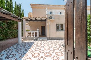 Maison jumelée  N/a. Villa adosada con una gran parcela!
