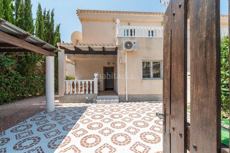 Foto 0591900d-d26d-4856-acf6-8b2fb48581b6. Casa adossada amb piscina a Playa Flamenca Orihuela