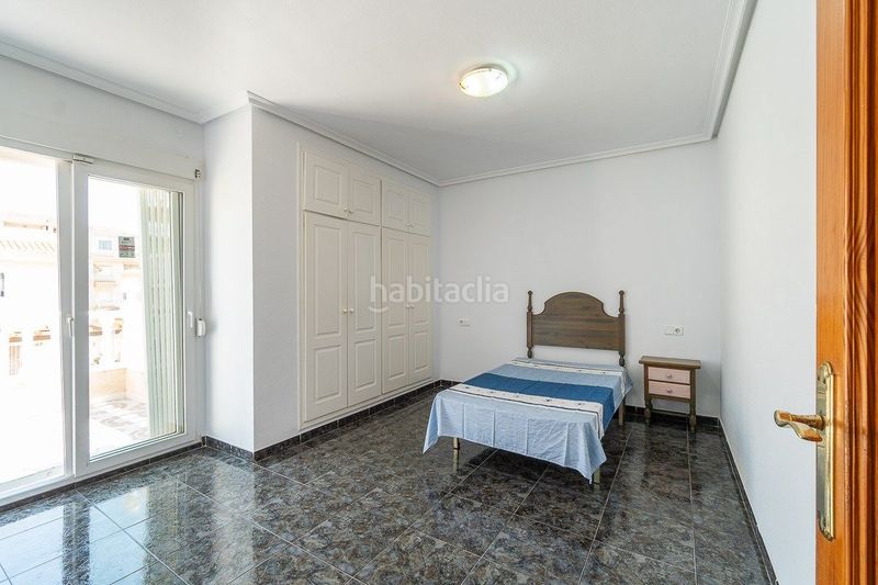 Foto 52a21bc5-53d0-4c19-b6e4-261a0fc4772f. Casa adossada amb piscina a Playa Flamenca Orihuela