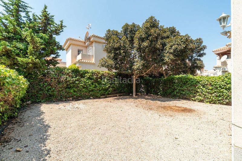Foto b68ad0e0-d1d4-47a6-b2c4-ba0dba1f7199. Casa adossada amb piscina a Playa Flamenca Orihuela