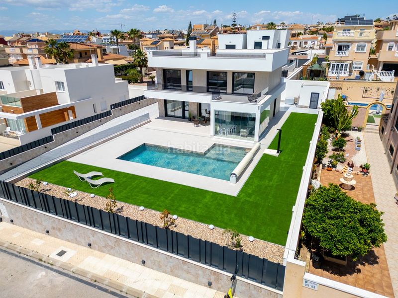 Foto e9bc5298-5f82-47b5-8227-78721ba6257c. Xalet amb piscina a Aguas Nuevas Torrevieja