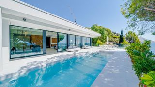 Chalet in Mascarat. Villa de lujo con piscina privada y vistas al mar!