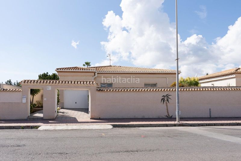 Foto 0a3787fa-fec2-471f-8c5a-0789e499c462. Xalet amb aparcament piscina a Playa Flamenca Orihuela