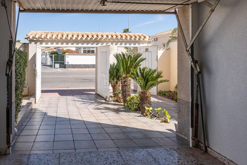 Foto 5fbfd2ba-624f-4539-8748-5722d2e1aac3. Xalet amb aparcament piscina a Playa Flamenca Orihuela