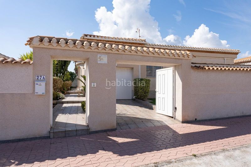 Foto b2a13df6-caed-4190-a0e4-9dde5ae2e1c1. Xalet amb aparcament piscina a Playa Flamenca Orihuela