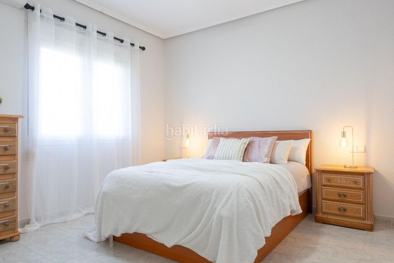Foto ede5b0e3-6df1-49eb-ae57-5c6594fd56f7. Xalet amb aparcament piscina a Playa Flamenca Orihuela