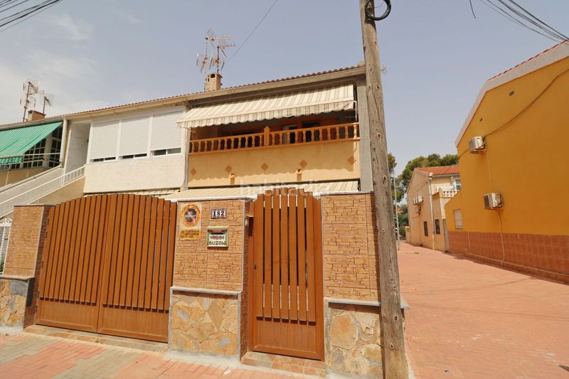 Foto d8d521cf-c685-4d1a-9f83-d5a316519050. Casa adossada amb aparcament a Playa de los Náufragos Torrevieja