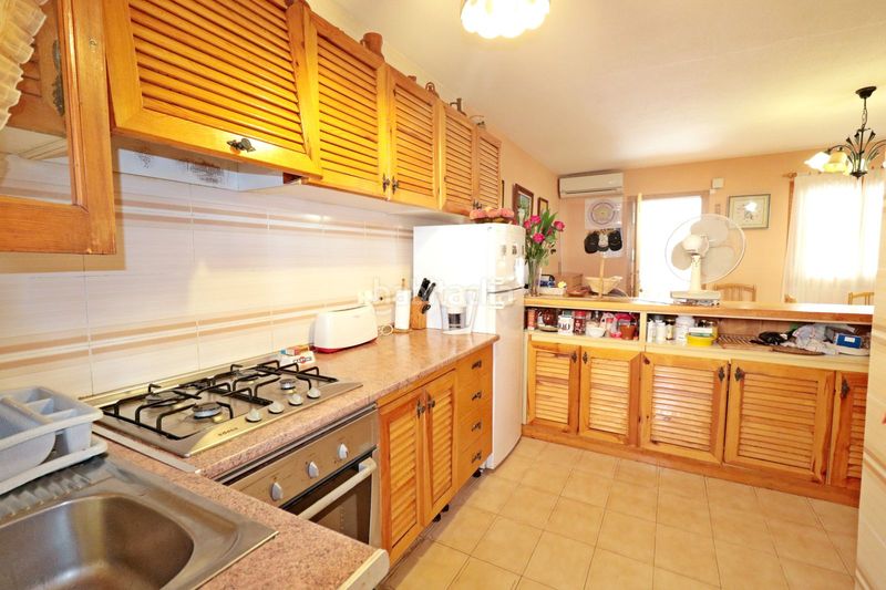 Foto e7a8517b-718a-4c7b-90ee-6dba2bd1a892. Casa adossada amb aparcament a Playa de los Náufragos Torrevieja