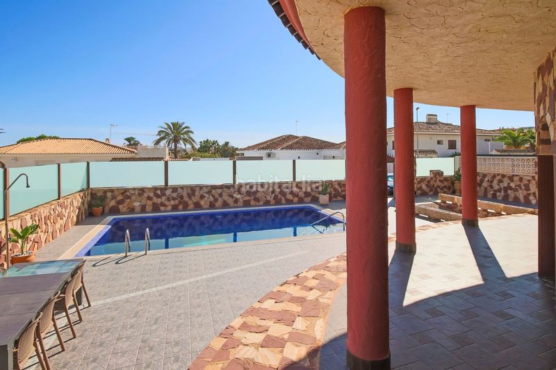 Foto d00e3893-69f6-41ce-8819-70f6fc5bfc96. Xalet amb aparcament piscina a La Zenia Orihuela