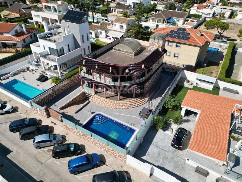 Foto efc50c07-2800-48a8-ba9d-6cab7e499b38. Xalet amb aparcament piscina a La Zenia Orihuela