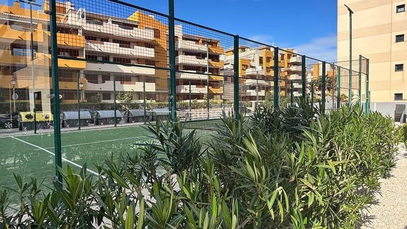 Foto f8c09491-a8bb-4e51-aa26-81fdb0262c0a. Apartament amb aparcament piscina a Punta Prima Torrevieja