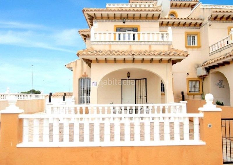 Foto 30b16c02-9ad9-4b07-9ce0-c5bbaac599fc. Casa adossada amb piscina a Lomas de Cabo Roig - Los Dolses Orihuela