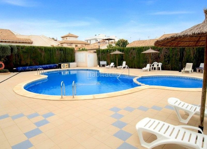 Foto 3a56ee03-6f81-4551-b4fa-77529479254e. Casa adossada amb piscina a Lomas de Cabo Roig - Los Dolses Orihuela