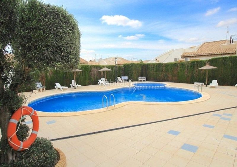 Foto cf168fa2-b827-4103-a438-2d6917462dc4. Casa adossada amb piscina a Lomas de Cabo Roig - Los Dolses Orihuela