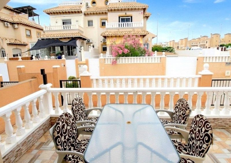Foto edfec683-1149-4ad5-9937-1a38dcad1a2e. Casa adossada amb piscina a Lomas de Cabo Roig - Los Dolses Orihuela