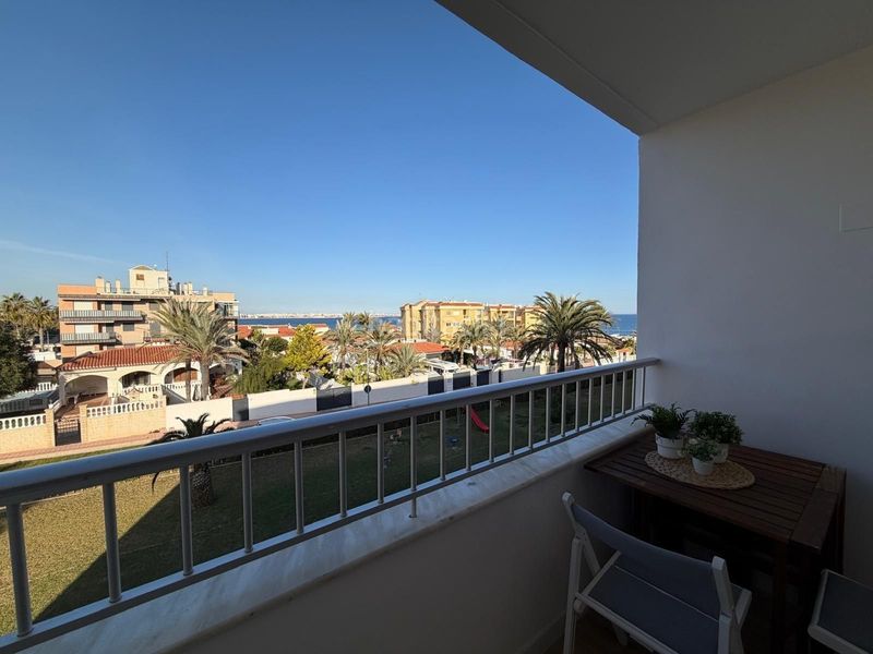 Foto b82840dc-8315-4ebb-99bd-33b7ce3d89a7. Apartament amb aparcament piscina a Punta Prima Torrevieja